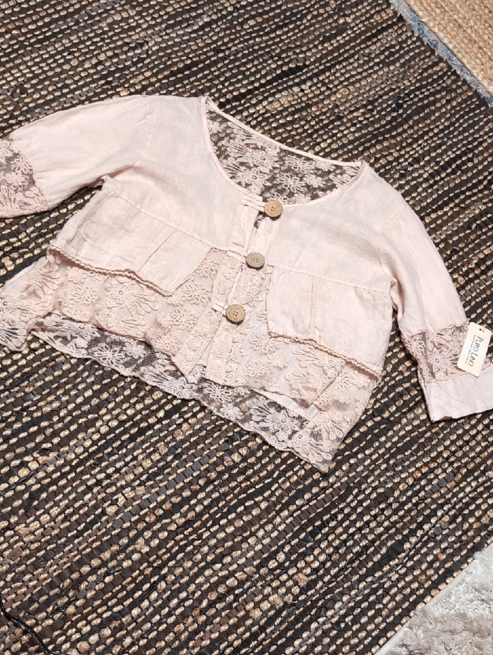 Puro Lino Italian Linen Delicate Lace Trim Pink Cropped Button Blouse. Medium